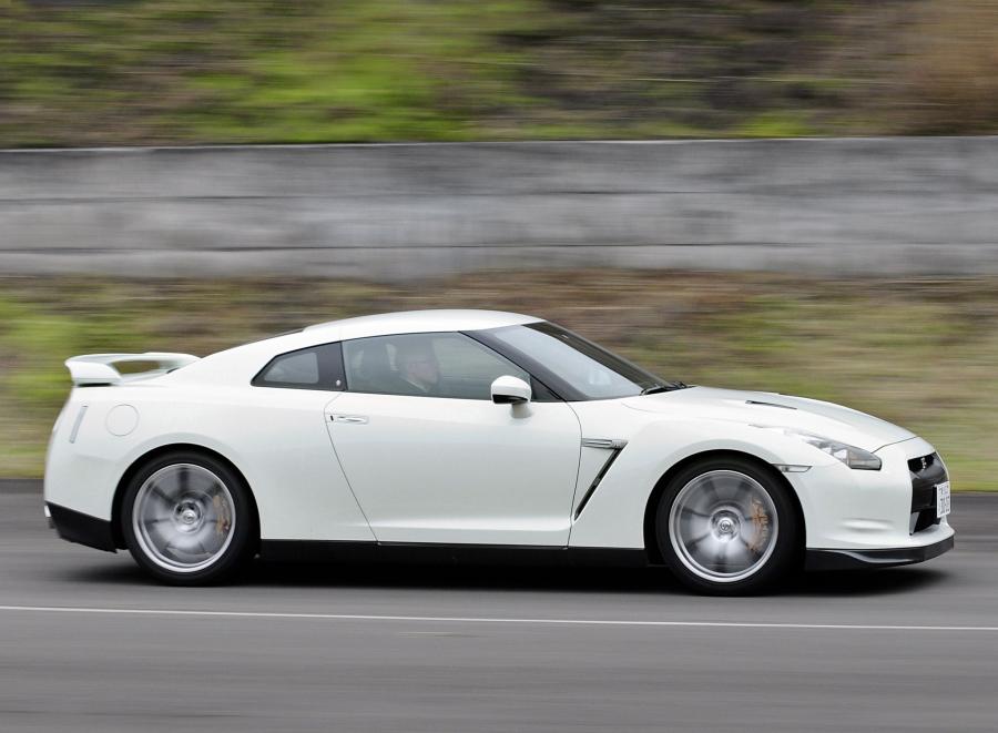  Nissan GT-R 2008 года  (фото 55 из 71)